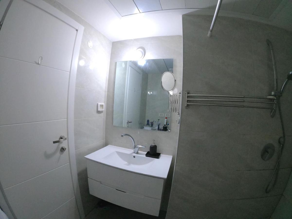 Beach Suite Israel- Best View, Gym, Massage Chair, Low Fee For Off-Site Indoor Pool Spa ביץ סוייט ישראל- נוף ים מאלף, כיסא מסאז, חדר כושר, אפשרות לבריכה מקורה, וספא בתשלום ממש מוזל Ascalão Exterior foto